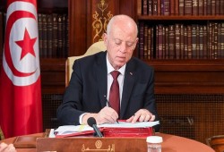 سعيّد يأمر بإقالات بديوان الغنوشي
