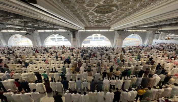 أول صلاة جمعة بالحرمين الشريفين دون تباعد اجتماعى منذ 18 شهرا