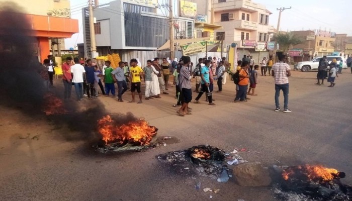 انقلاب عسكري بالسودان.. واعتقالات لوزراء وسياسيين