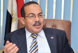 سياسي معتقل يوصي بدفنه بملابس السجن