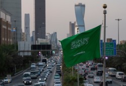 السعودية تطرد سفير لبنان وتوقف كافة وارداتها إثر أزمة قرداحي