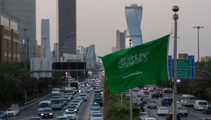 السعودية تطرد سفير لبنان وتوقف كافة وارداتها إثر أزمة قرداحي