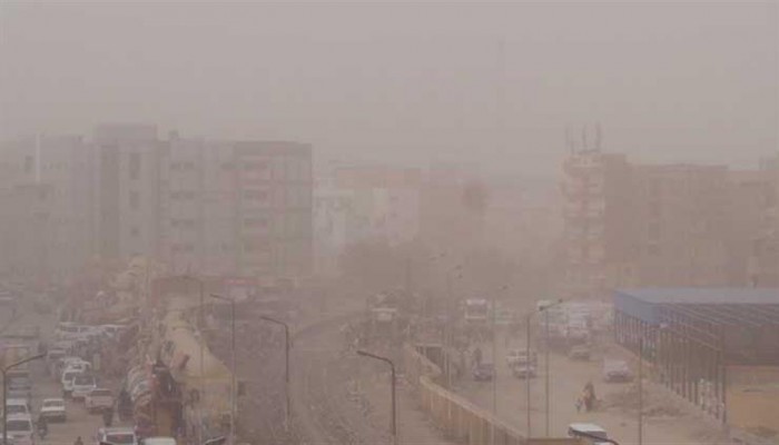 مصرع 3 وإصابة 500 بلدغ عقارب جراء عاصفة نادرة بأسوان