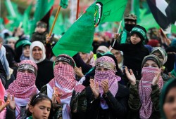 بريطانيا تعتزم إعلان حماس "منظمة إرهابية" وعقوبات لأنصارها تصل للسجن 10 سنوات