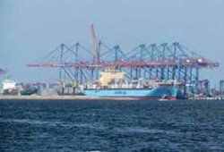 موانئ البحر الأحمر: إغلاق ميناء السويس البحرى لسوء الأحوال الجوية