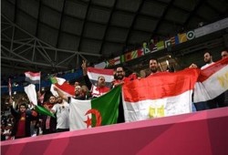 جماهير مباراة مصر والجزائر تهتف باسم أبو تريكة