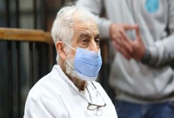 د. عزت يتعرض للتعذيب وانتهاكات حقوقه بمحبسه