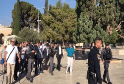 مستوطنون يقتحمون المسجد الأقصى بحماية قوات الاحتلال