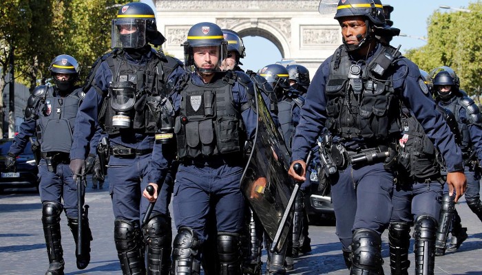 محكمة فرنسية تقضي بالسجن على 6 من الشرطة الفرنسية اعتدوا على مصري