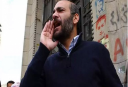 رامي شعث يصل إلى باريس بعد إجباره على التخلي عن الجنسية المصرية