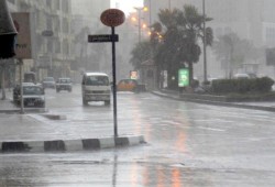 أمطار بالسواحل الشمالية الغربية غدا ورياح وأتربة والصغرى بالقاهرة 8 درجات