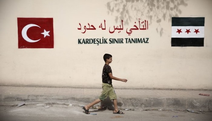 السلطات التركية ترحل عشرات اللاجئين السوريين