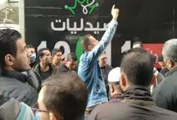 إضراب في سلسلة صيدليات 19011 لتأخر رواتب العاملين