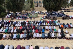 40 ألف مُصلٍّ يؤدون الجمعة في "الأقصى"