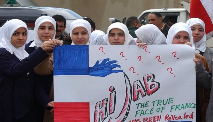 الشرطة الفرنسية تمنع مظاهرة احتجاجية للاعبات محجبات