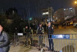 مظاهرة حاشدة بـ"الشيخ جراح" والاحتلال يعتدي على المتضامنين