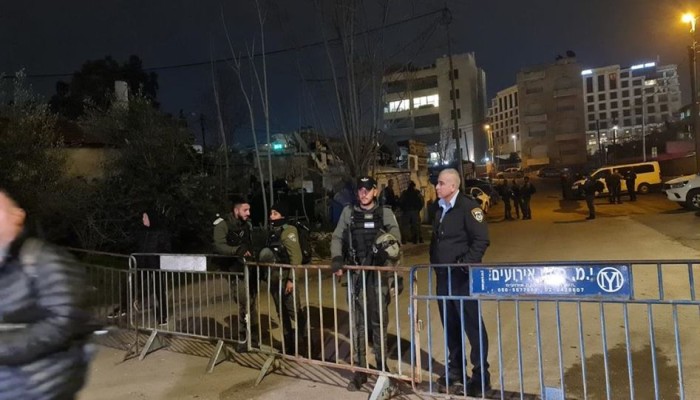 مظاهرة حاشدة بـ"الشيخ جراح" والاحتلال يعتدي على المتضامنين