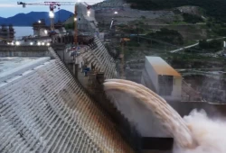 منهم فيهم.. فاروق الباز: ترويج الإعلام المصري لانهيار سد النهضة "كلام فارغ"