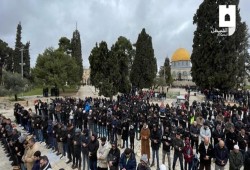 30 ألفًا يؤدون الجمعة في رحاب الأقصى
