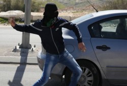 تضرر مركبات للمستوطنين رشقًا بالحجارة غرب سلفيت