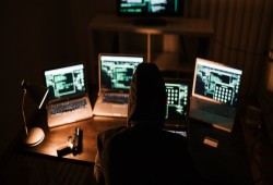 هل تشن روسيا هجمات إليكترونية على أمريكا؟