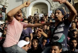هل تندلع موجة جديدة من الربيع العربي؟ .. مجلة فرنسية تجيب