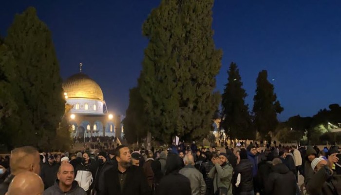 آلاف المصلين يشهدون "فجر يوم الأرض" في الأقصى