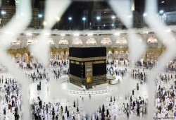 بعد قرار رفع أعداد الحجاج.. أرباح للسعودية وسوق سوداء في مصر
