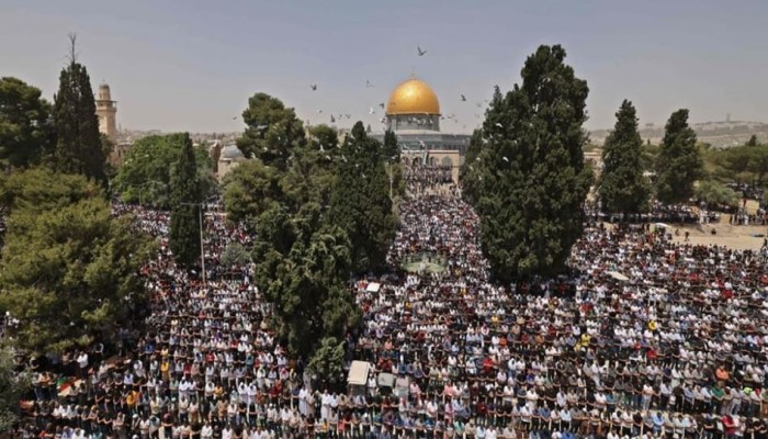 160 ألفًا يؤدون الجمعة الأخيرة من رمضان في الأقصى
