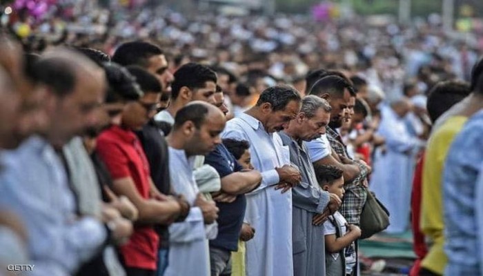 صلاة عيد الفطر بلا قيود في 14 دولة عربية