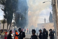 حماس تدعو للنفير وتحذر: الدعوات لاقتحام المستوطنين للأقصى الخميس "لعب بالنار"