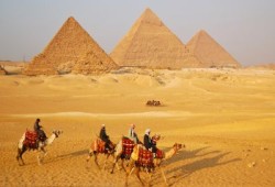 بعد فضيحة التحرش بالسائحات.. هل تستمر السنوات العجاف للسياحة في مصر؟