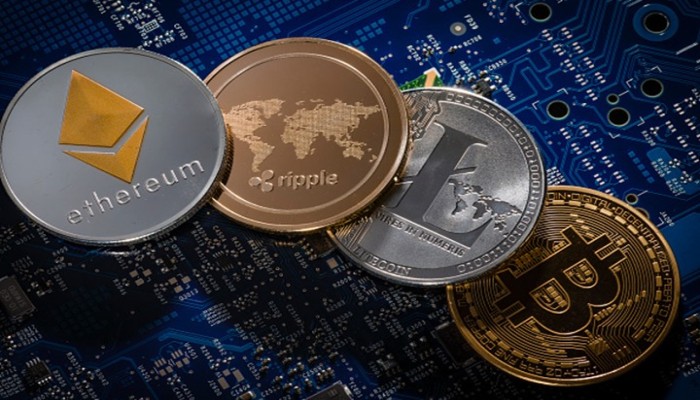 البيتكوين تستأنف الهبوط وتتراجع 2 في المئة