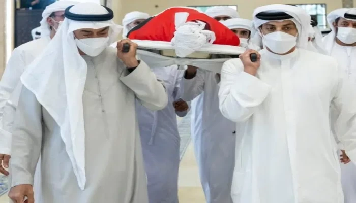 جنازة رئيس الإمارات تلقي بالشكوك على محمد بن زايد