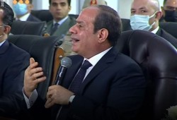 السيسي يبشر بالمجاعة ويشبه نفسه بالنبي!!