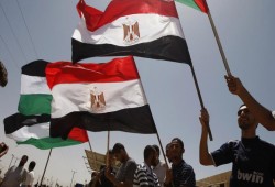المصريون يهتفون "أنا دمي فلسطيني" في قلب القاهرة