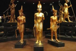 اتهام المدير السابق لمتحف اللوفر بتهريب آثار مصرية وبيعها للإمارات