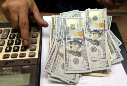 خبير اقتصادي يتوقع وصول الدولار إلى 24 جنيه.. وموجة غلاء شديدة