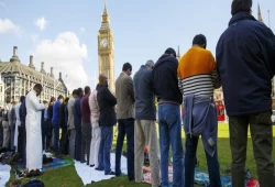 7 من كل 10 مسلمين في بريطانيا يتعرضون للإسلاموفوبيا داخل أماكن عملهم