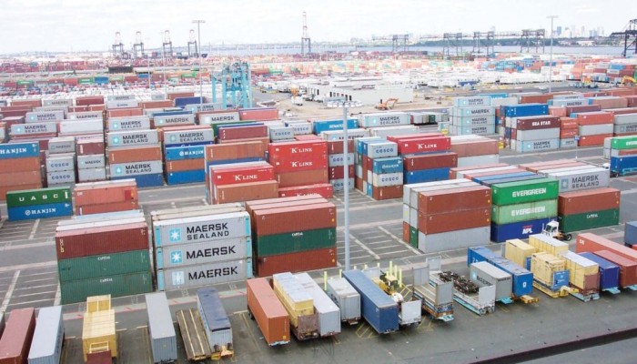 منها ألبان الرُضَّع.. رفع الضريبة الجمركية على مجموعة من السلع المستوردة