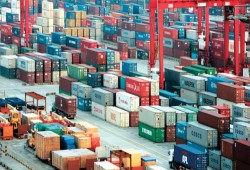 منها ألبان الرُضَّع.. رفع الضريبة الجمركية على مجموعة من السلع المستوردة