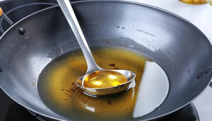 لا تبيع الزيت المستعمل فهو خطر على صحتنا جميعا.. تعرف على ذلك