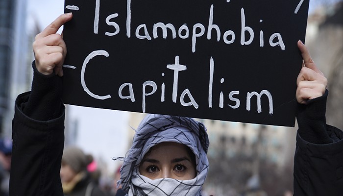 كاتب بريطاني: التحليل الغربي للإسلام تكتنفه أخطاء فكرية ويجب إعادة النظر في علاقاته بالإسلام