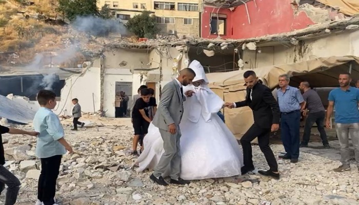 "زفاف فوق الركام".. عروس مقدسية هدم الاحتلال منزلها