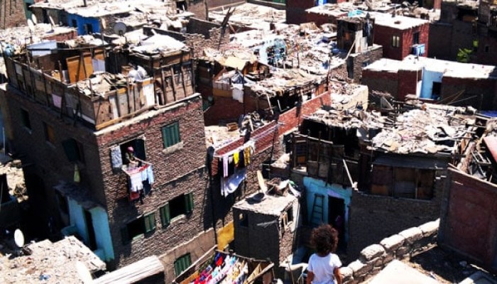 السيسي: لما الدخل يبقى تريليون دولار حاسبوني.. ومغردون: "الضرب في الميت حرام"