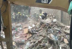 إنتشال 5 جثث من تحت أنقاض عقارالوايلى