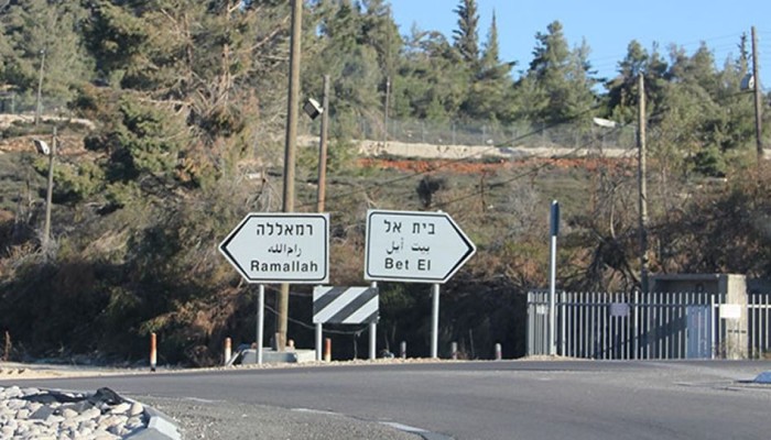 إعتقال فلسطيني بعد فتره طويلة من تجوله في مقر قيادة جيش الاحتلال بالضفة