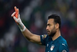 انهيار المستوى الفني لأفضل حارس بكأس الأمم يهدد مستقبله