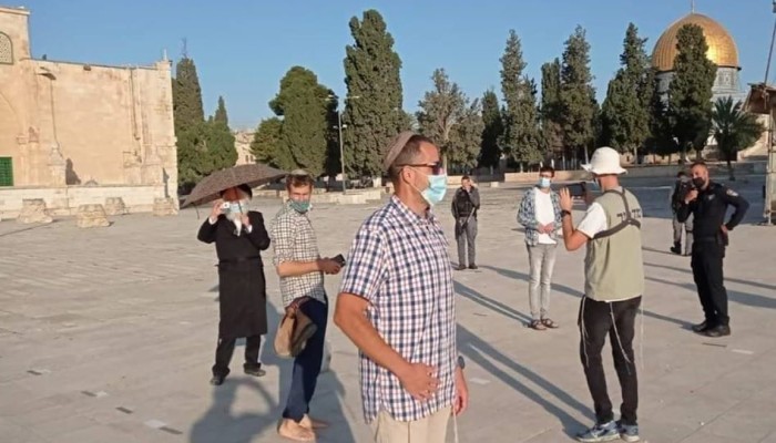 عشرات المستوطنين يقتحمون الأقصى