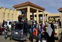 ليبيا تتهم مصر: "أفعال مشينة" تحدث ضد رعايانا بمعبر السلوم